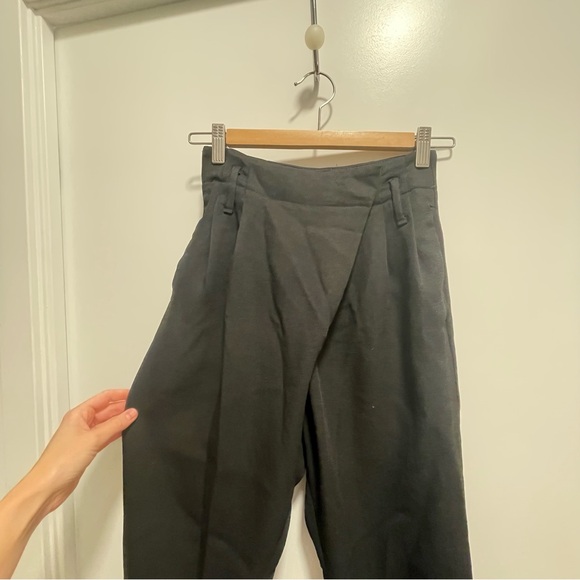 Cross front Aritzia trouser - Picture 4 of 5